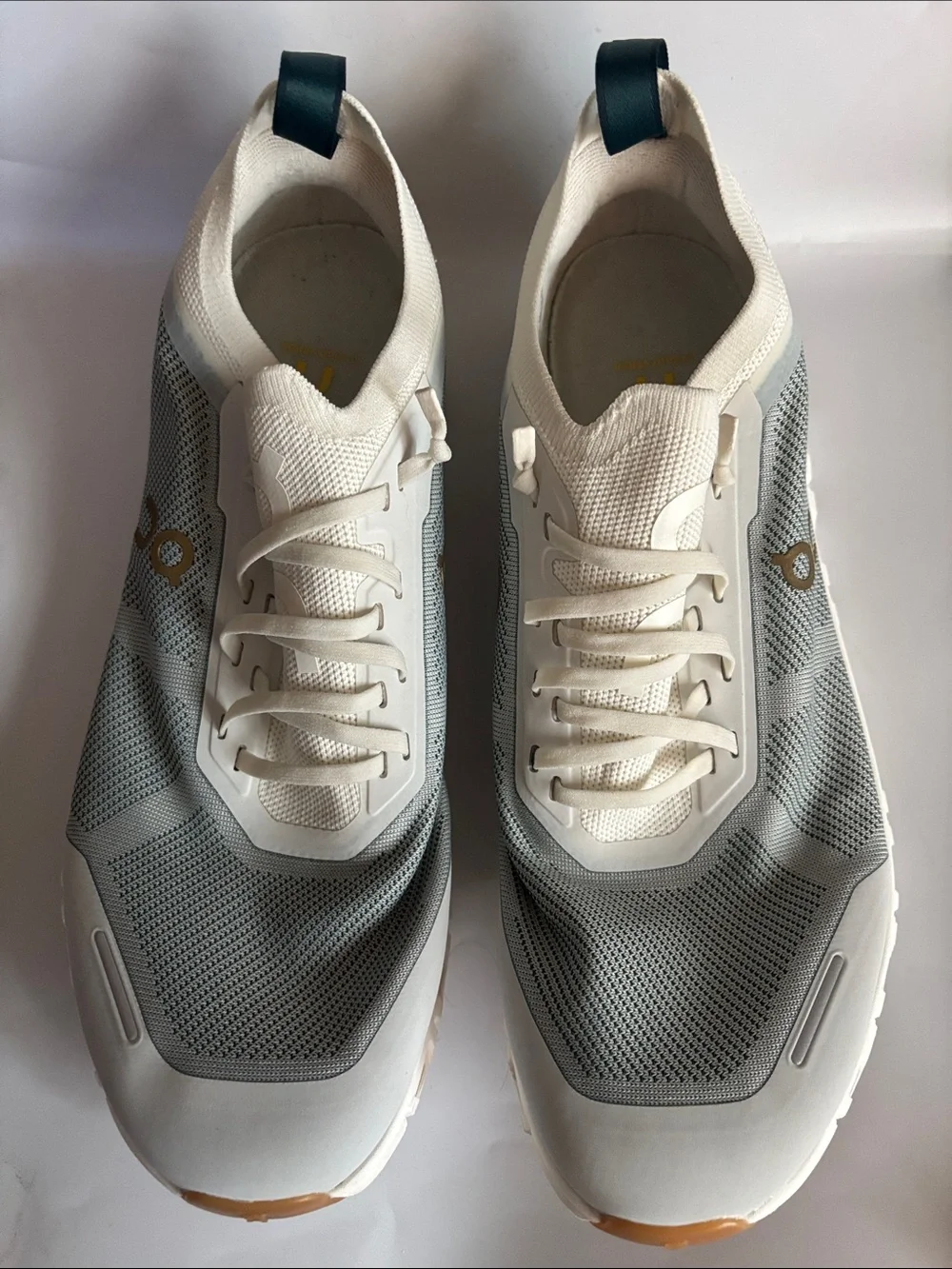 On Running Cloud 6 Versa in Ice | Spirulina Size 11.5 ~ Excellent